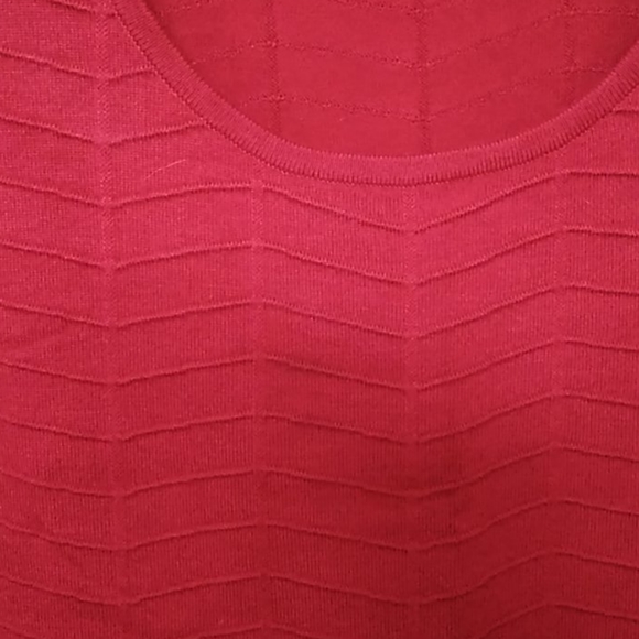 Sexy body hugging red dress - Picture 3 of 3